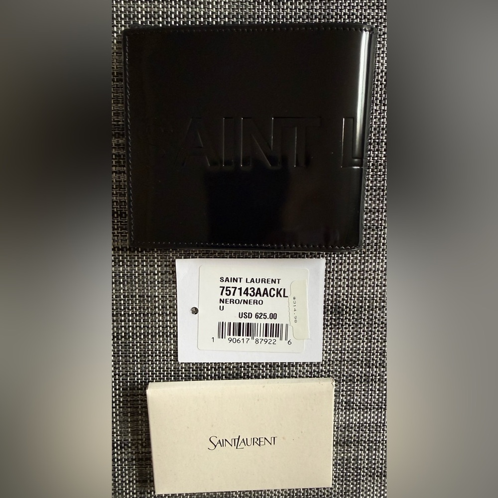 Saint Laurent Glossy Black Patent Logo Bifold Wallet - Picture 10 of 11
